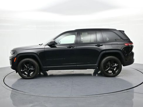 Used 2023 Jeep Grand Cherokee Altitude image 9