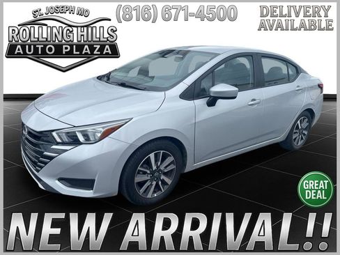 Used 2023 Nissan Versa SV FWD image 1