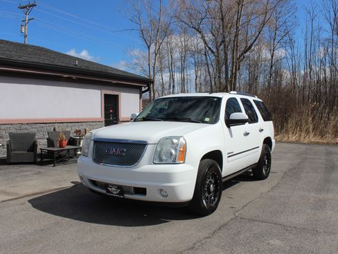 Used 2011 GMC Yukon Denali image 12