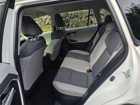 Used 2020 Toyota RAV4 XLE image 22