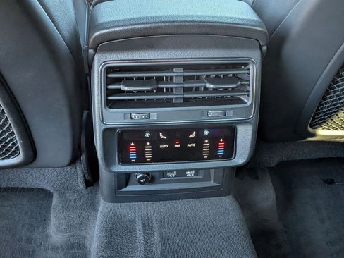 Used 2019 Audi Q8 Premium Plus image 32