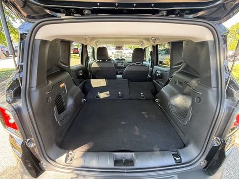 Used 2020 Jeep Renegade Altitude AWD/4WD image 28