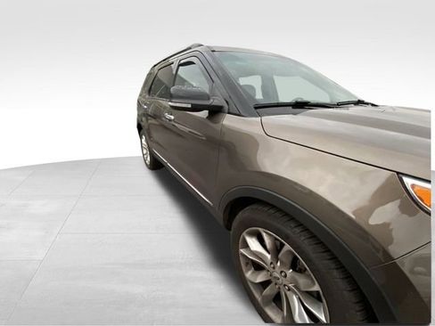 Used 2015 Ford Explorer XLT w/ Equipment Group 202B image 13