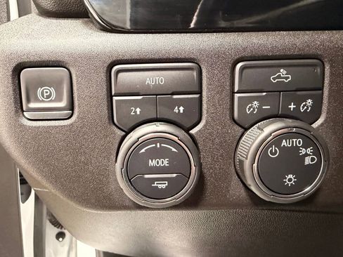 Used 2025 Chevrolet Silverado 1500 LT AWD/4WD image 29