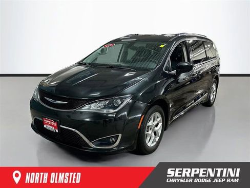 Used 2018 Chrysler Pacifica Touring-L w/ Tire & Wheel Group FWD image 1