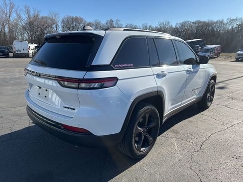 Used 2024 Jeep Grand Cherokee Limited w/ Luxury Tech Group II AWD/4WD image 11