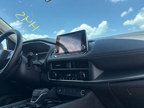 Certified 2025 Nissan Rogue SV FWD image 28
