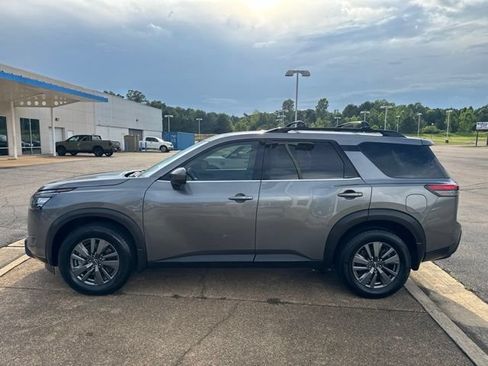 Used 2023 Nissan Pathfinder SV AWD/4WD image 9