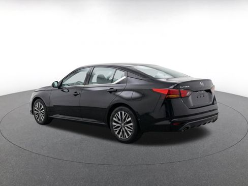 Used 2025 Nissan Altima 2.5 SV FWD image 6