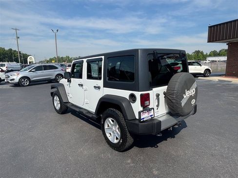 Used 2015 Jeep Wrangler Unlimited Sport w/ Connectivity Group AWD/4WD image 4