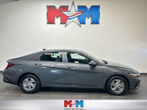 Used 2026 Hyundai Elantra SE FWD image 1