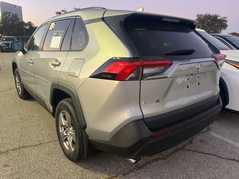 Used 2022 Toyota RAV4 XLE image 6