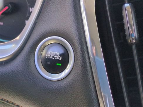 Used 2020 Chevrolet Traverse LT w/ Driver Confidence II Package image 17