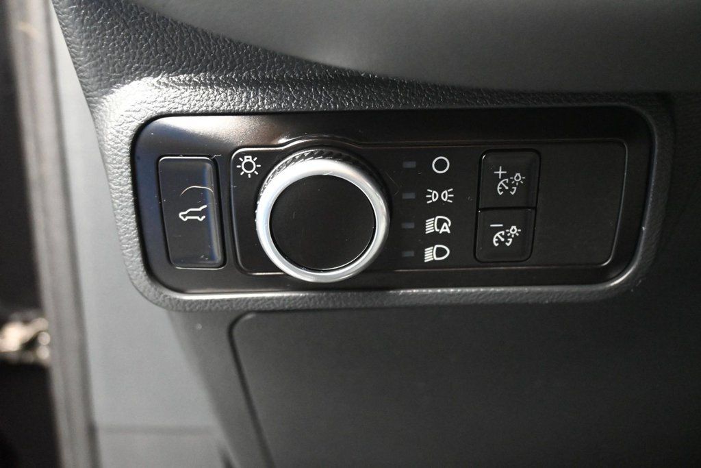 Certified 2025 Ford Explorer Active AWD/4WD image 12