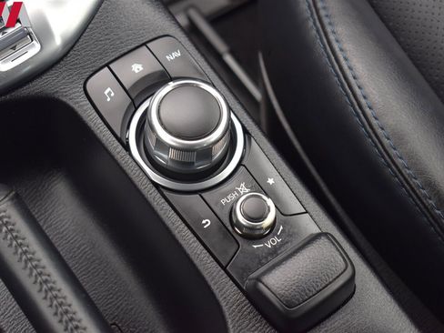 Used 2019 Toyota Yaris XLE image 23