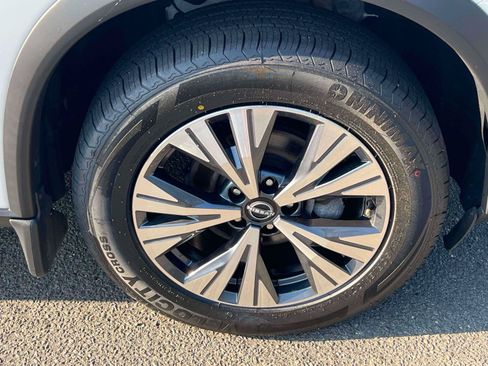 Used 2023 Nissan Rogue SV w/ SV Premium B Package AWD/4WD image 6