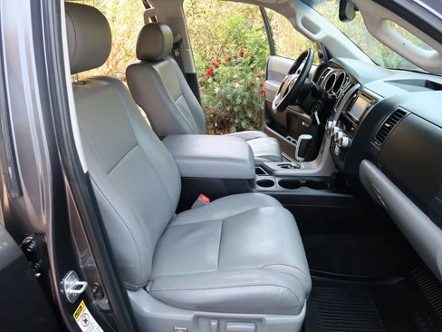 Used 2017 Toyota Sequoia Limited w/ Safety & Convenience Package AWD/4WD image 29