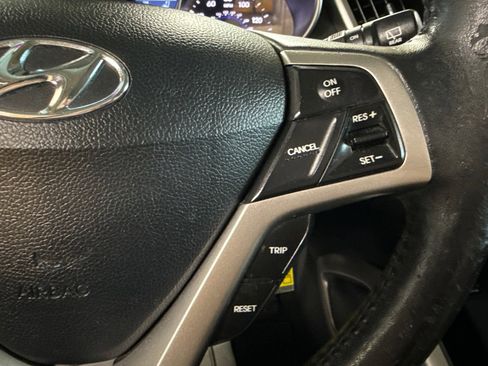 Used 2012 Hyundai Veloster w/ Style Pkg FWD image 8