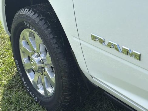 New 2026 RAM 2500 Laramie AWD/4WD image 17
