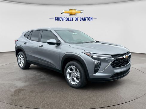 New 2026 Chevrolet Trax LS w/ LS Convenience Package FWD image 3