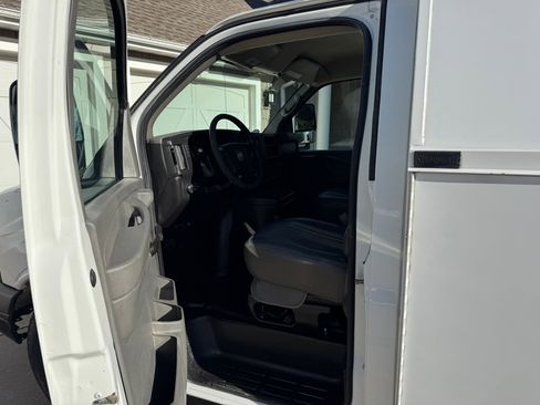 Used 2011 Chevrolet Express 3500 image 10