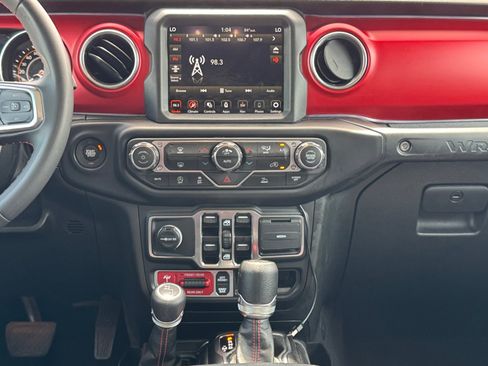 Used 2023 Jeep Wrangler Unlimited Rubicon AWD/4WD image 15