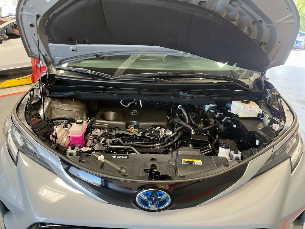 Used 2025 Toyota Sienna XSE w/ XSE Premium Package FWD image 33