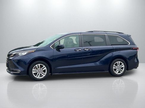 Used 2023 Toyota Sienna XLE w/ XLE Plus Package AWD/4WD image 8