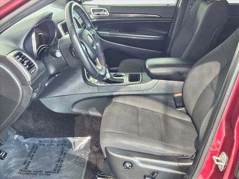 Used 2018 Jeep Grand Cherokee Laredo image 16