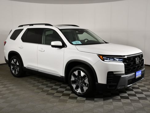 Certified 2026 Honda Pilot Touring image 4