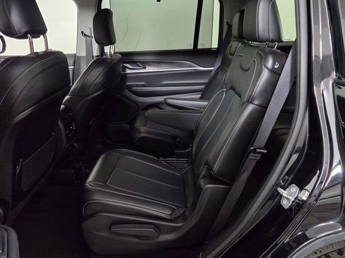 Used 2023 Jeep Grand Cherokee L Limited w/ Luxury Tech Group II AWD/4WD image 34