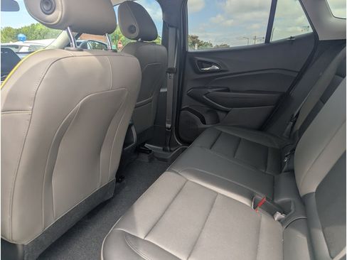Used 2025 Chevrolet Trax ACTIV w/ Sunroof Package FWD image 14