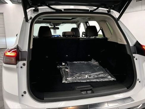 New 2025 Nissan Rogue Platinum AWD/4WD image 40