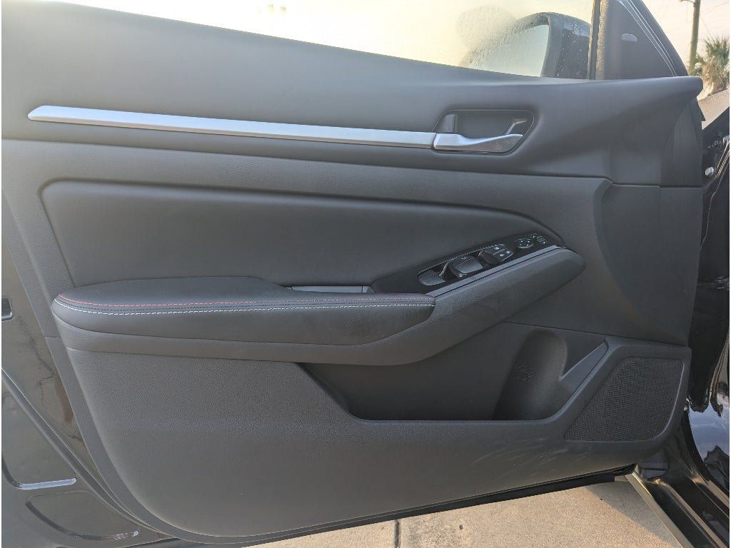 Used 2024 Nissan Altima 2.5 SR w/ SR Premium Package FWD image 13