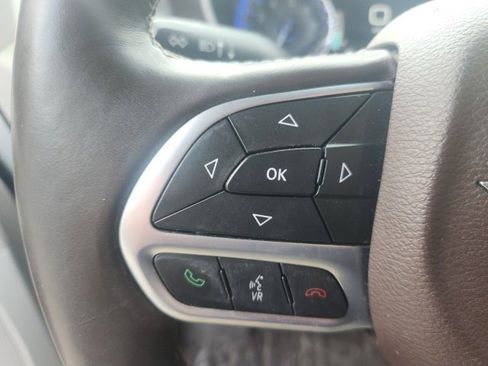 Used 2017 Chrysler Pacifica Touring-L Plus w/ Tire & Wheel Group image 25