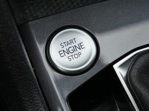 Certified 2022 Volkswagen Tiguan SEL R-Line image 27