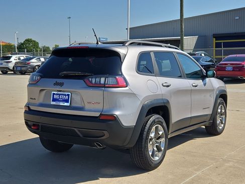 Used 2019 Jeep Cherokee Trailhawk AWD/4WD image 3