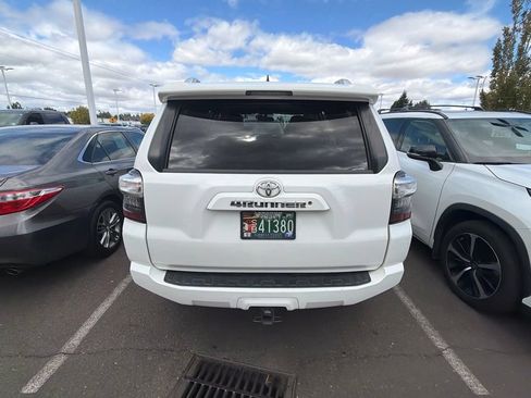 Used 2018 Toyota 4Runner SR5 AWD/4WD image 5