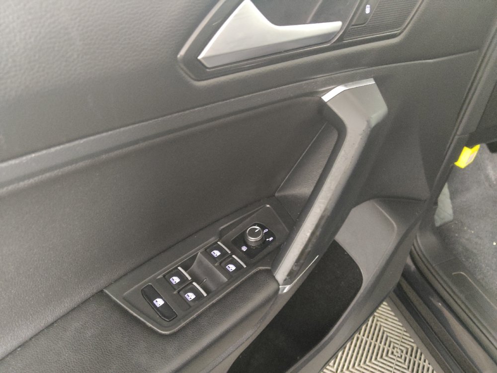 Used 2018 Volkswagen Tiguan SE AWD/4WD image 27