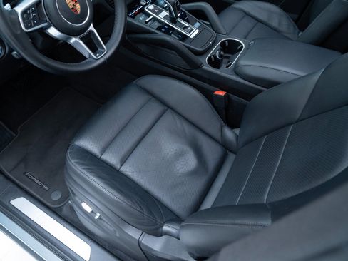 Used 2020 Porsche Cayenne image 16