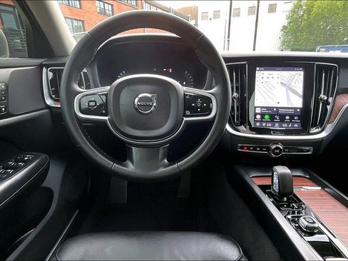 Certified 2025 Volvo V60 B5 Cross Country Plus AWD/4WD image 7