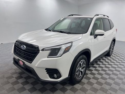 Used 2023 Subaru Forester Premium image 2