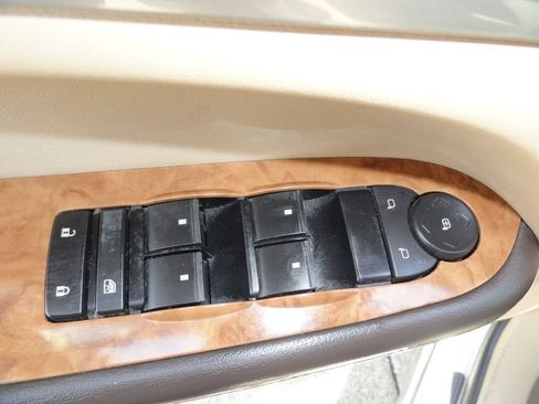 Used 2011 Buick Enclave CX FWD image 26