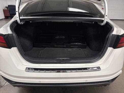 Used 2020 Nissan Altima 2.5 SR w/ Premium Package FWD image 18