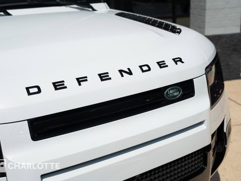 Used 2023 Land Rover Defender 110 V8 image 3