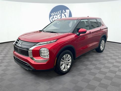 New 2025 Mitsubishi Outlander ES image 3