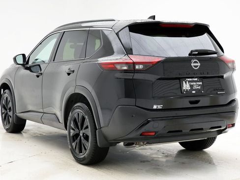 Used 2023 Nissan Rogue SV w/ SV Premium B Package image 6