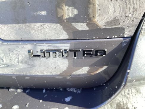 New 2025 Jeep Grand Cherokee L Limited w/ Black Appearance Package AWD/4WD image 13