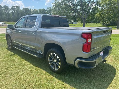 Used 2023 Chevrolet Silverado 1500 High Country w/ Technology Package image 11