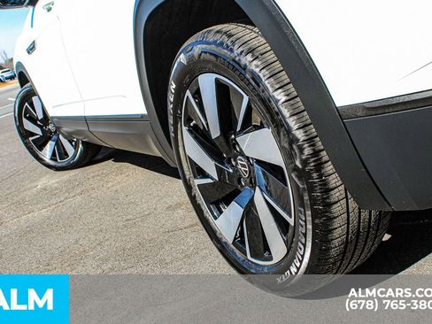 Used 2024 Volkswagen Atlas Cross Sport SE image 12